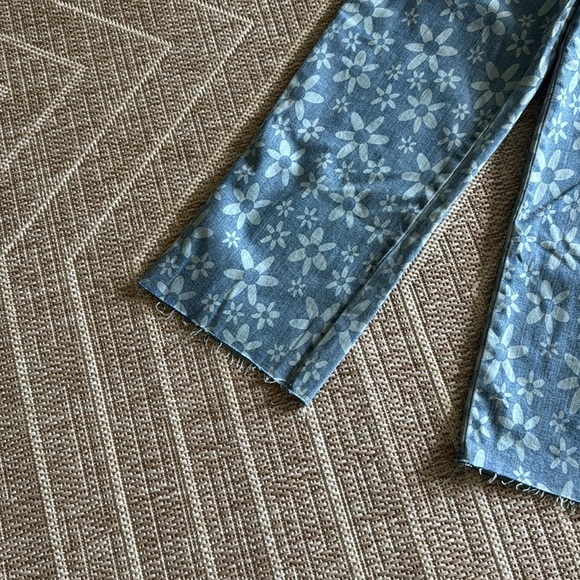 JUDY BLUE HW FLOWER PRINT CROP WIDE LEG JEANS - Picture 5 of 9